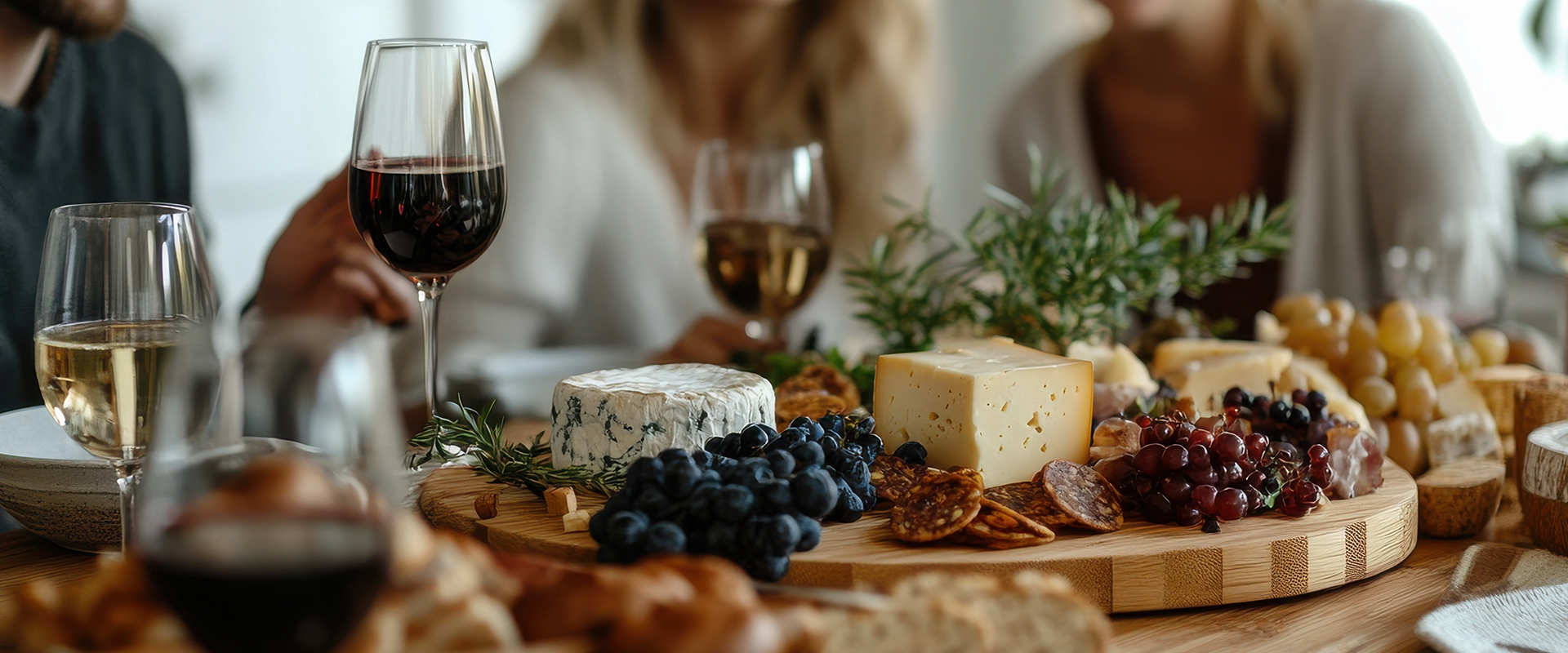 Królewskie grzanki z zapiekanym kozim Serem, karmelizowaną gruszką i miodem