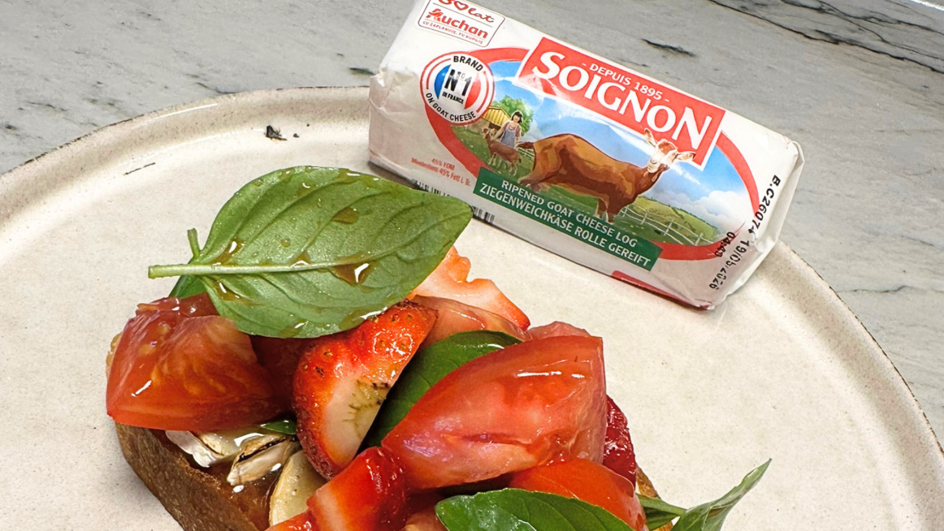 Królewski tost z roladą z sera koziego Soignon